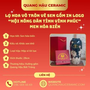 Cận cảnh lớp men hỏa biến sương xanh và họa tiết khắc sen khô trên lọ hoa vò tròn Hội Nông dân Vĩnh Phúc.