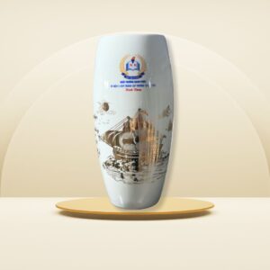 Lọ hoa in logo Ngôi Trường Hạnh Phúc men trắng bóng dáng bom